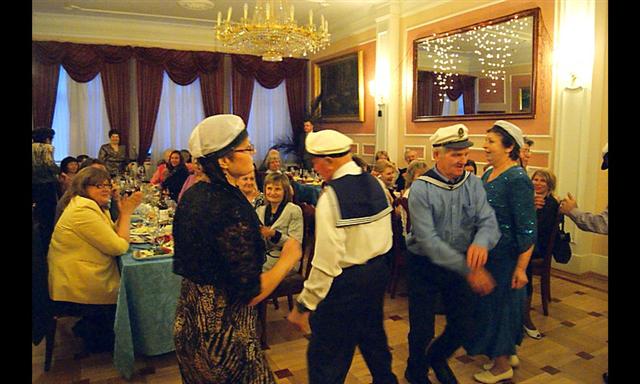Моряк без морячки? Так не бывает! Наши костюмированные поздравления охватывают всех гостей