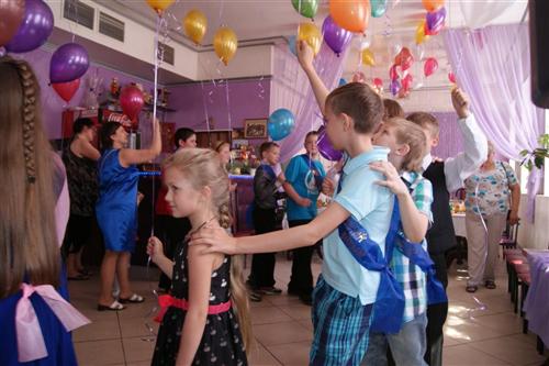 Подиум выпускников 4 класса 2023