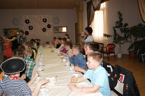 Организованное чаепитие с застольными конкурсами